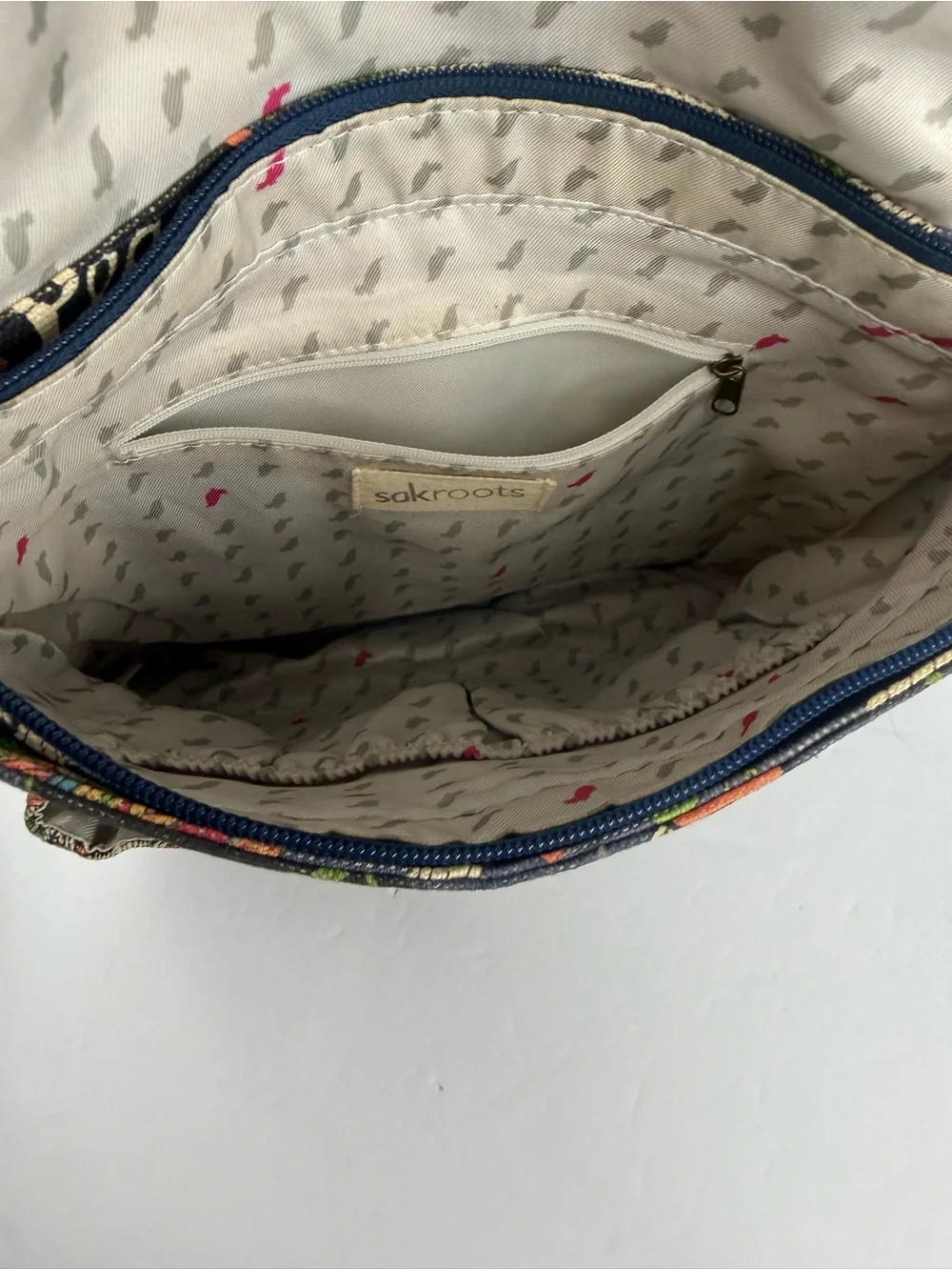 Sakroots Women’s Convertible Signature Peace Print Backpack/Crossbody Bag/Purse - Picture 4 of 6